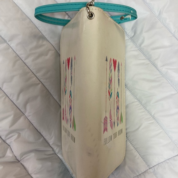 Cute "Follow your arrow" White Blue Wristlet Wallet. - Picture 2 of 12